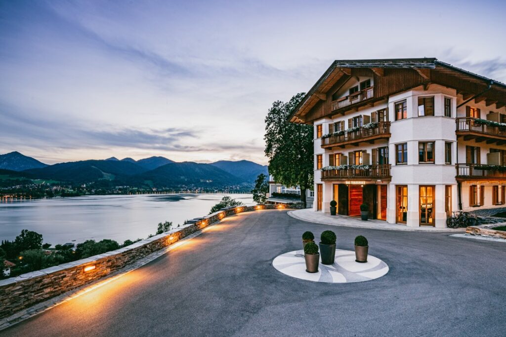 Hotelauffahrt Haus Tegernsee | © DAS TEGERNSEE