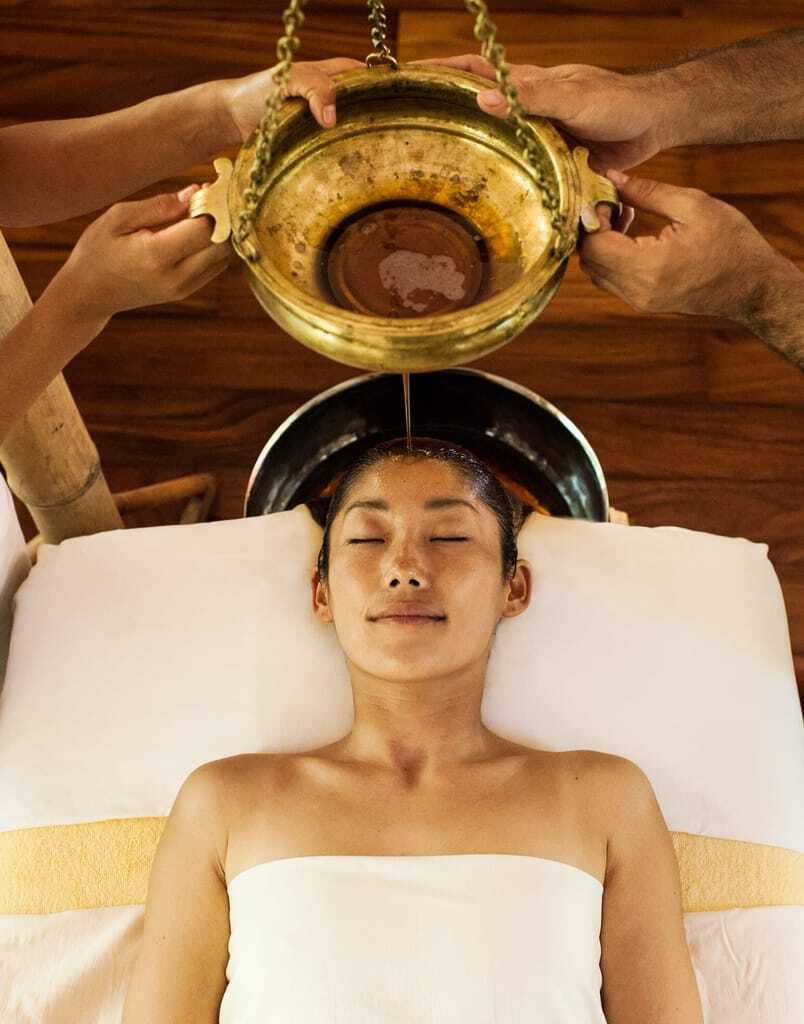 Ayurveda-Behandlung im Female-Wellness-Programm.