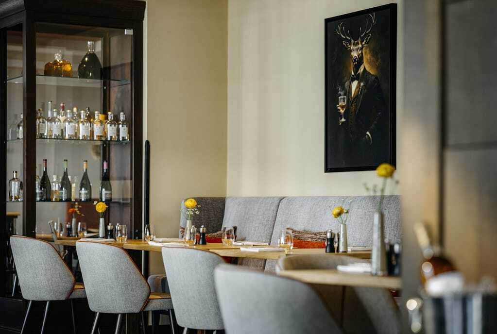 bietet moderne deutsche Küche an.