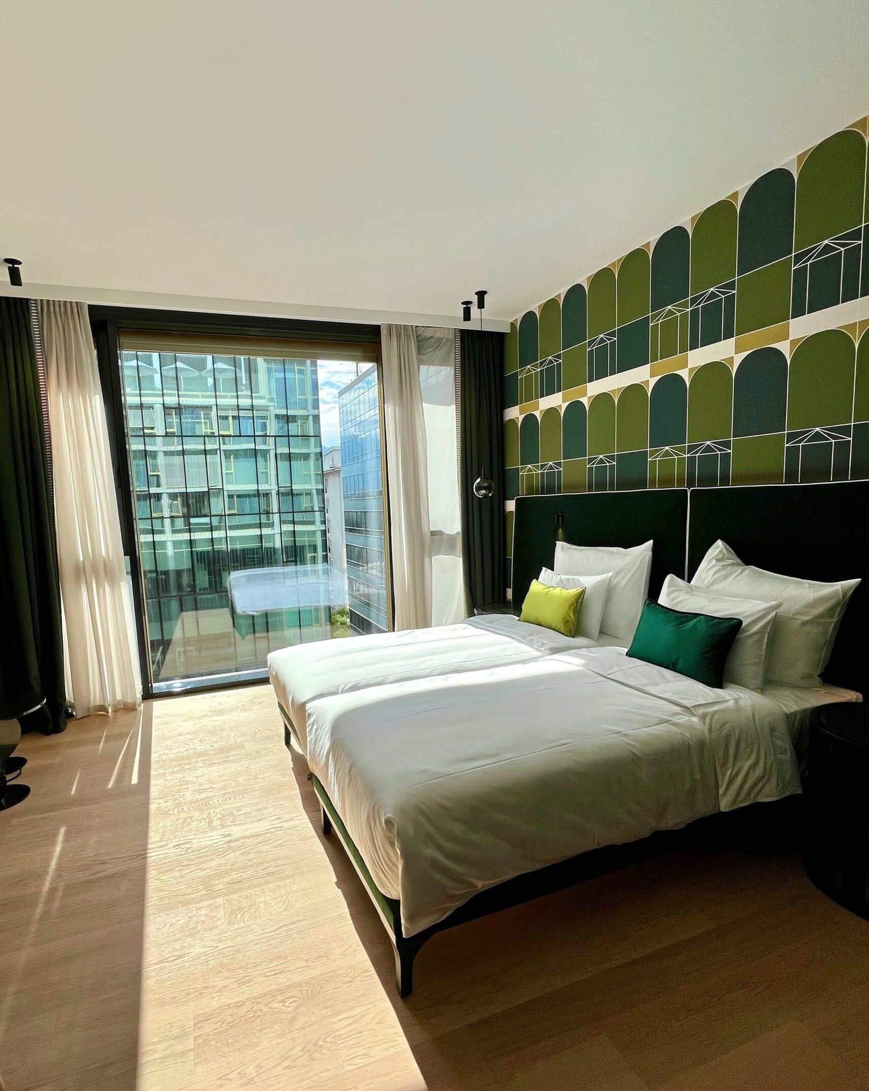 Das Falkensteiner Hotel Bozen WaltherPark bietet 114 stilvolle Zimmer und Suiten.