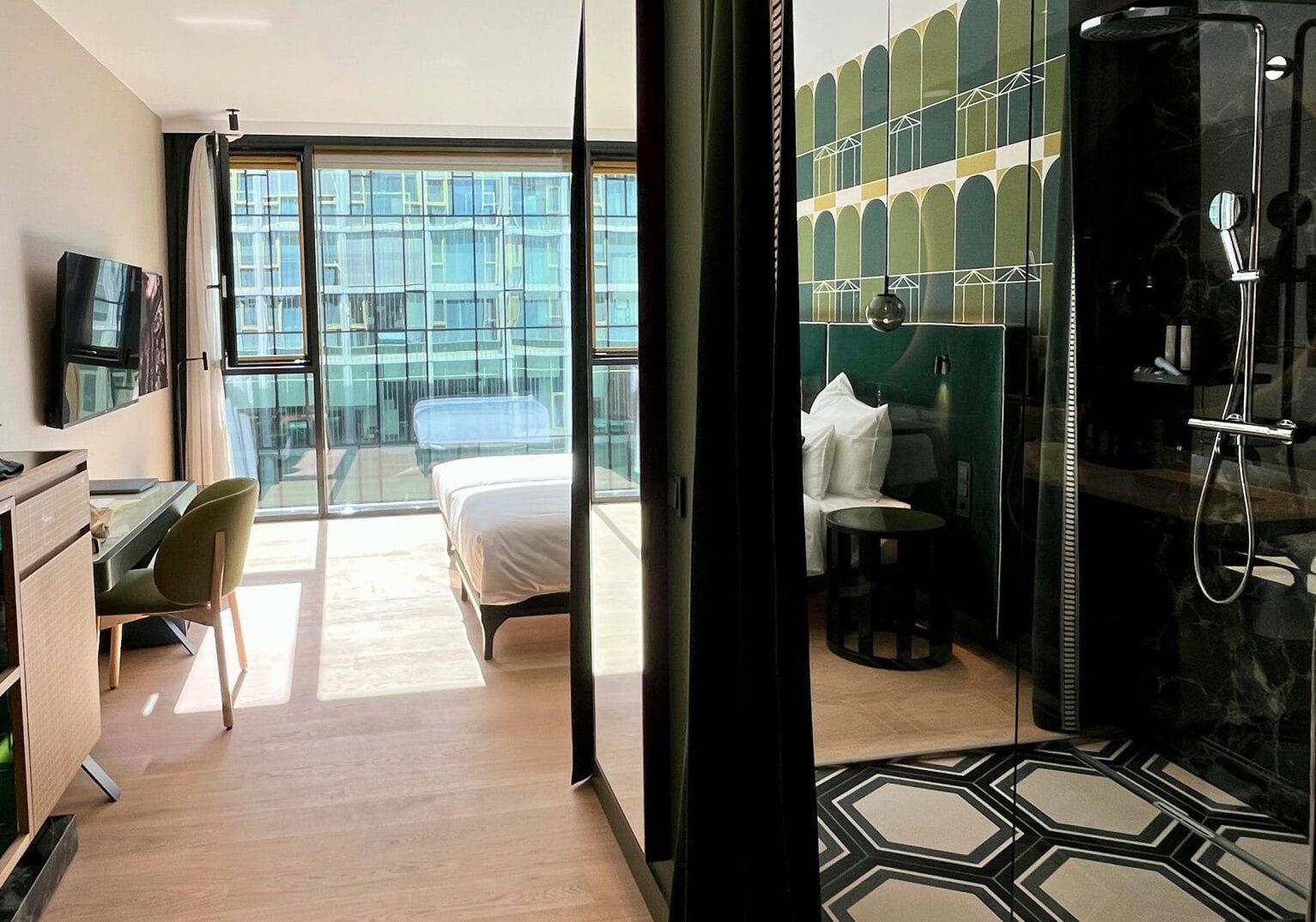 Das Falkensteiner Hotel Bozen WaltherPark bietet 114 stilvolle Zimmer und Suiten.