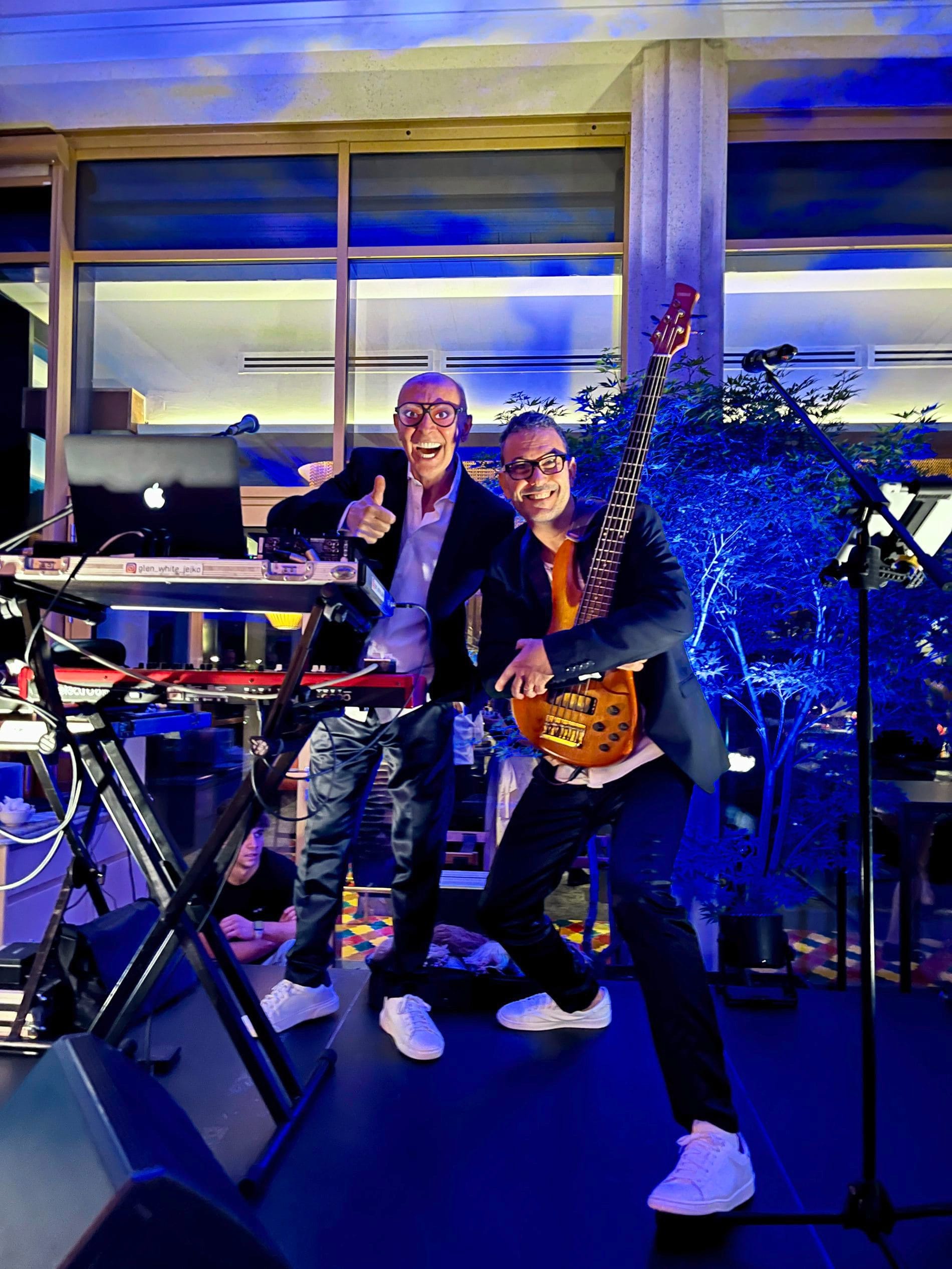 Bis in die späten Abendstunden wurde mit Live-Band ausgelassen gefeiert und getanzt.