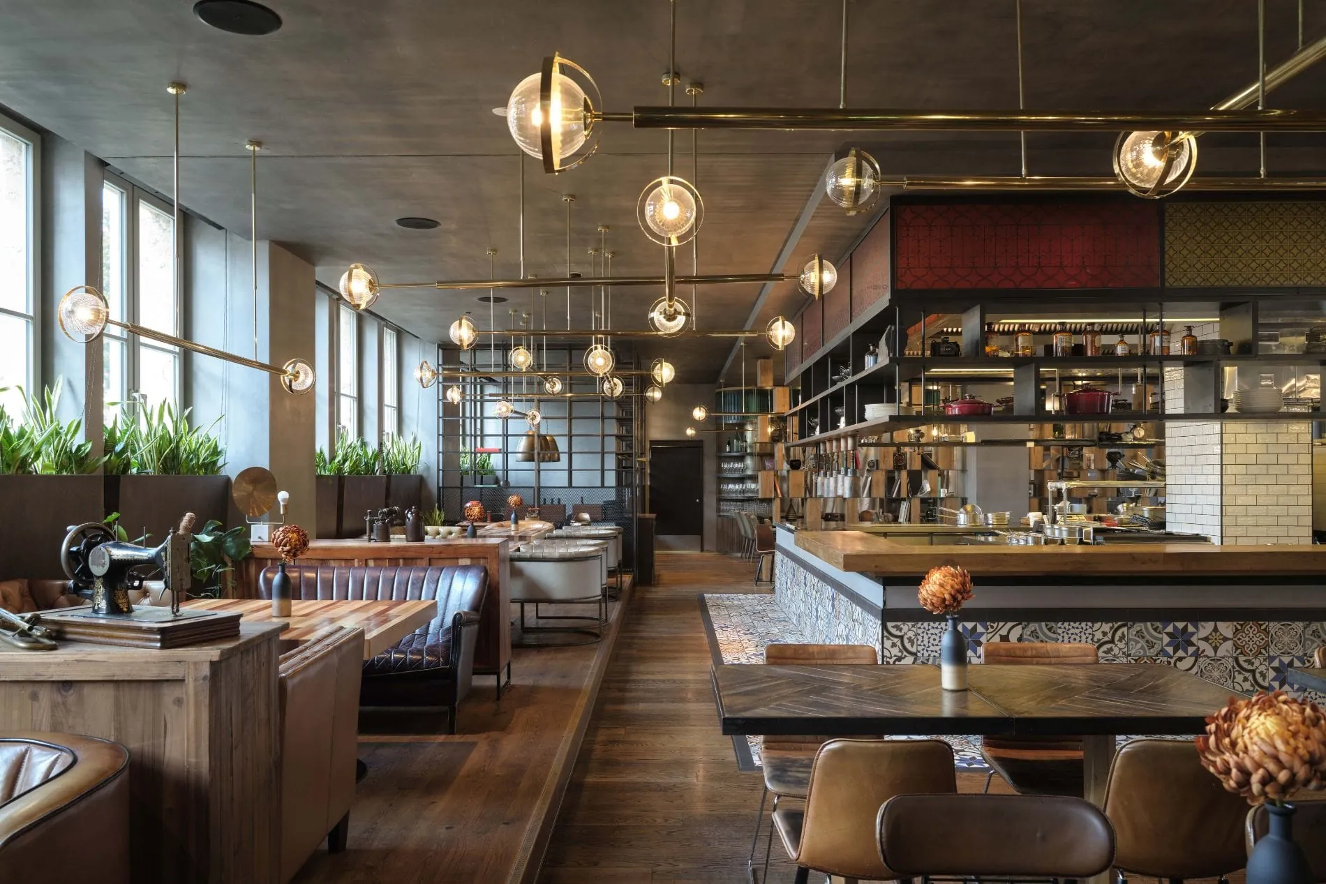 Neuzugang bei Leonardo Hotels: The Posthouse Berlin, im Bild The Post Bar & Restaurant.