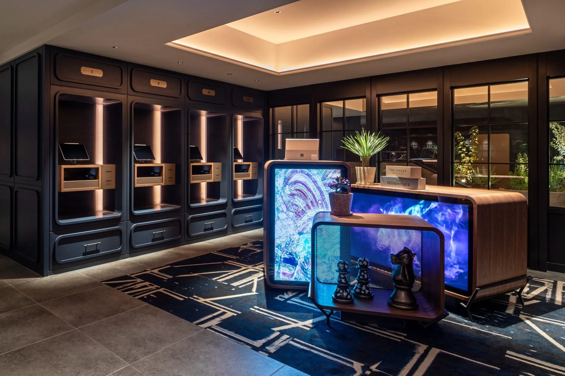 Die Hightech-Experience im The Millennial Fukuoka startet bereits an der Digital-Art-Rezeption mit Check-in-Terminals.