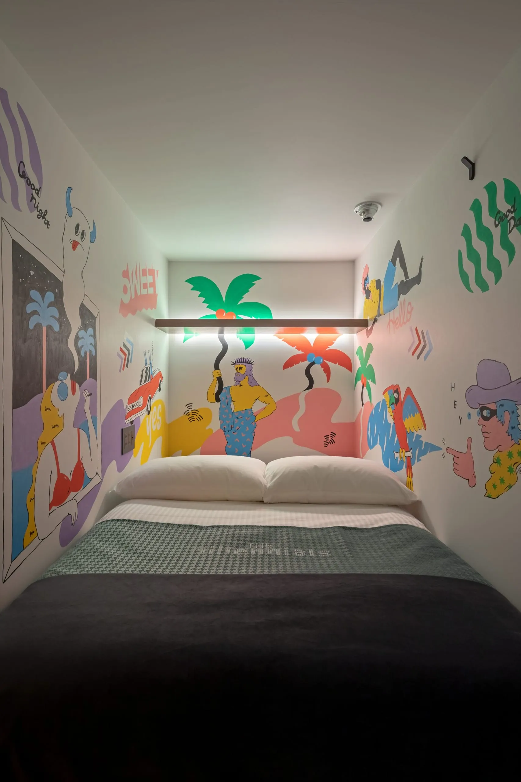 The Millennials bietet IoT-gesteuerte Smartpods. Junge Reisende buchen über App und steuern ihre Pods per iPod-Interface.